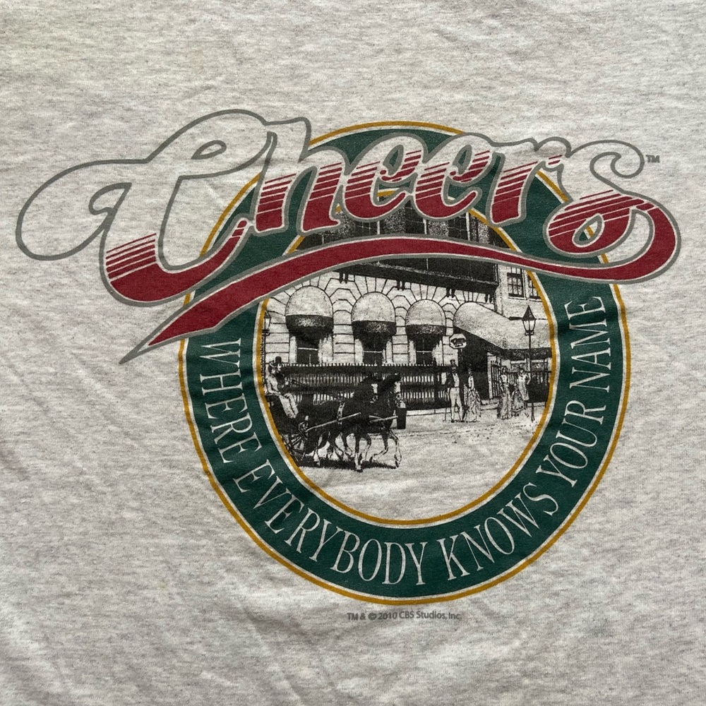 💥HOST PICK💥 🍻 📺 Vintage Cheers TV Show Herald Grey Graphic Tee 📺 🍻 - Picture 8 of 11